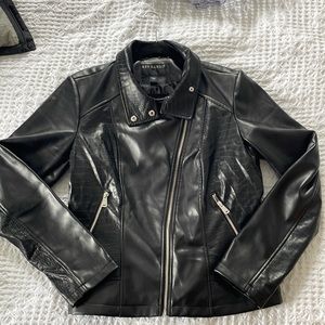 Bernardo Fuax Leather Jacket Size L—Black